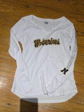 Creative Apparel Concepts White Waffle Michigan Tee with Logo Tag On Sleeve M